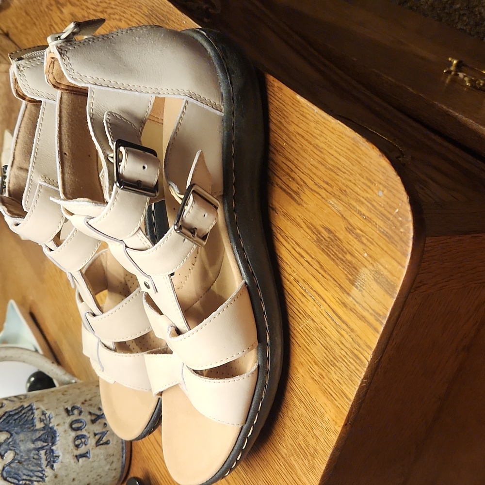 Sandals - Picture 2 of 6